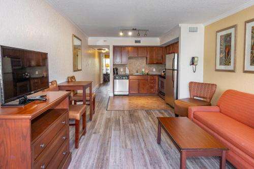 www.coconutcovesuites.com