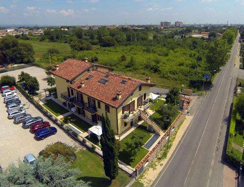www.residenzalaricciolina.com