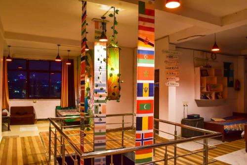 www.skyardhostels.com