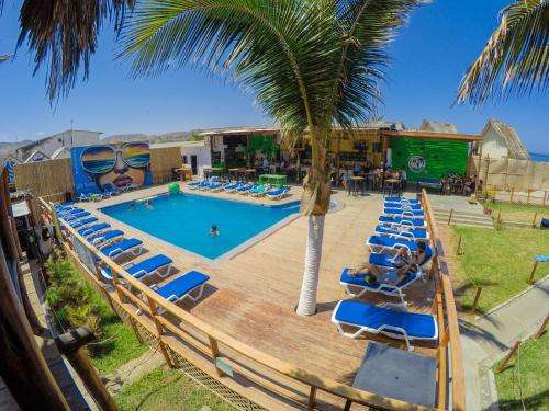 www.wildroverhostels.com