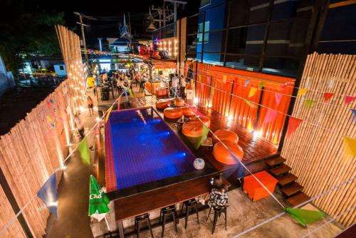 www.uboxhostel.com