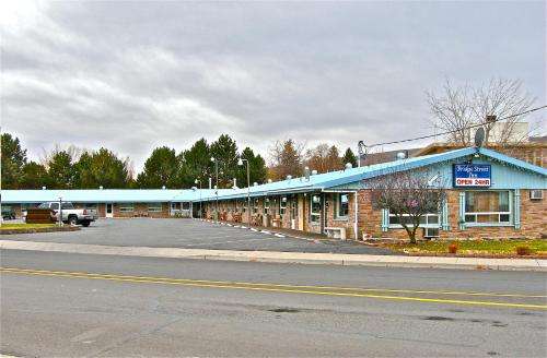 www.bridgestreetinnmotel.com