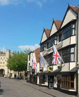 www.crownatwells.co.uk