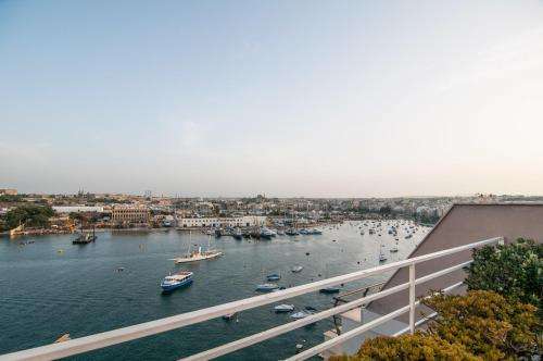 www.pebbleshotelmalta.com