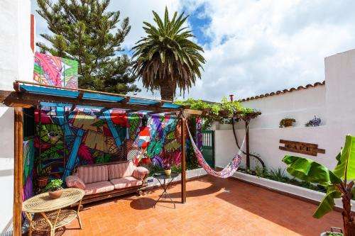 www.patiohosteltenerife.com