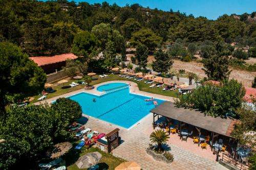 www.achousa-hotel.com