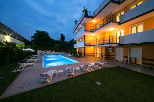 www.gardapalace.com