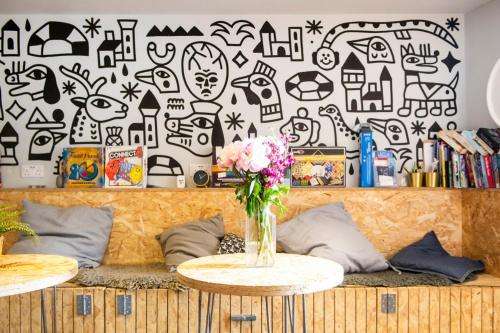 www.haystackhostel.com