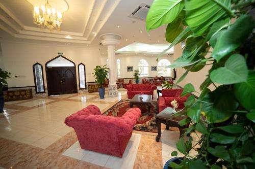 www.shanfarihotels.com