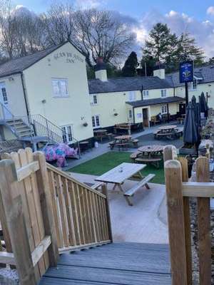 www.glanyrafoninn.com