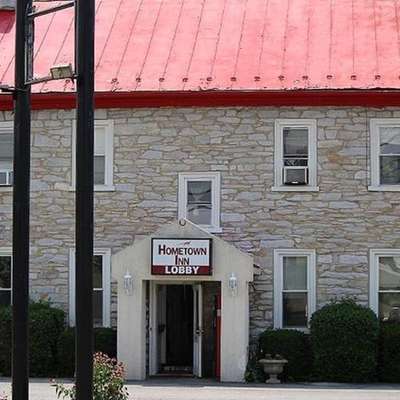 www.hometowninnstaunton.us