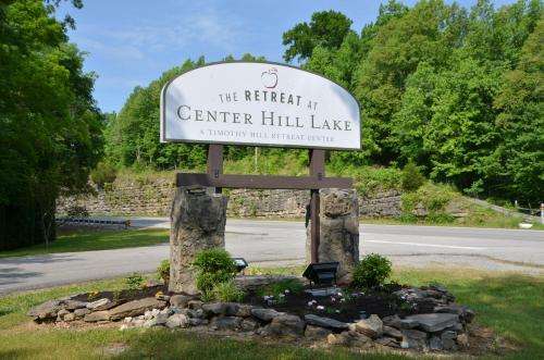 www.retreatatcenterhilllake.com