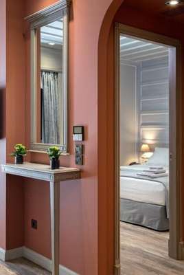 www.estia-athens.com