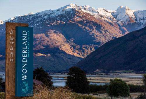 www.wonderlandlodge.nz