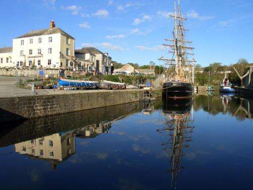 www.pierhousehotel.com