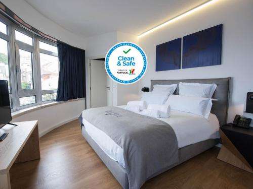www.bluesockhostels.com