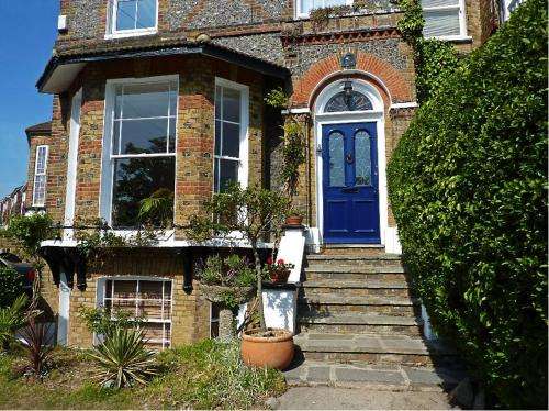 www.broadstairshouse.co.uk