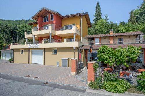 www.residenceusignolo.it