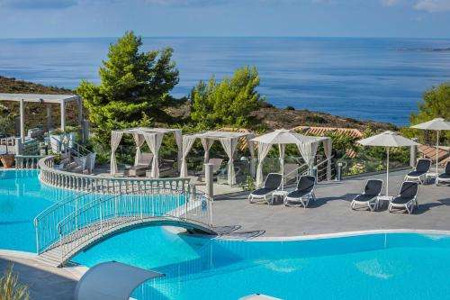 www.dionysosvillageresort.com