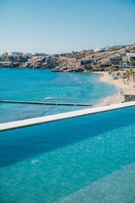 www.paradisemykonos.com