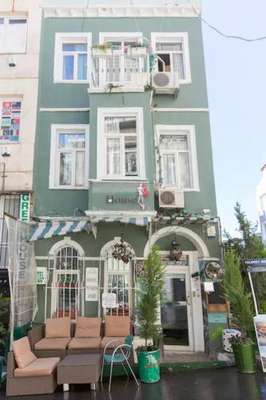 www.taksimgreenhousehostel.com