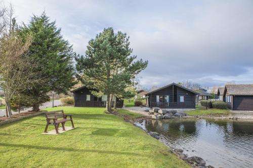 www.pinelakeresort.co.uk