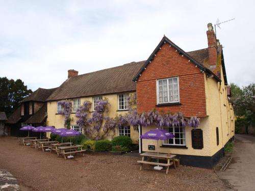 www.redlionbroadclyst.co.uk