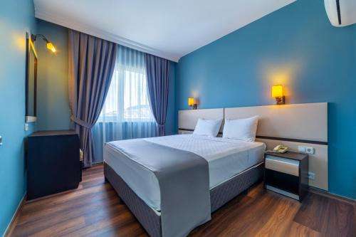 www.royalisacityaparthotel.com