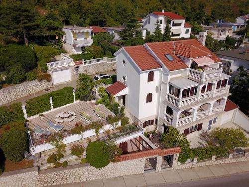 www.villa-knezina.com