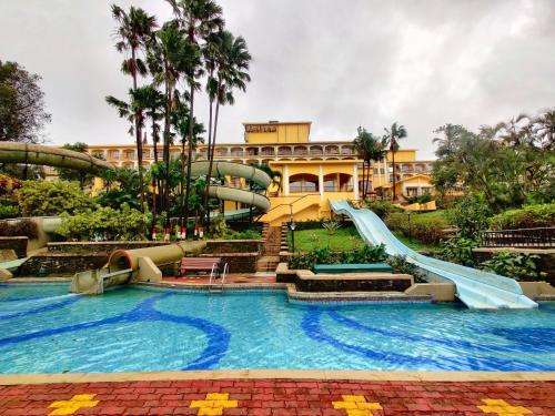 www.fariyas.com