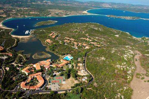 www.costaserenavillage.com