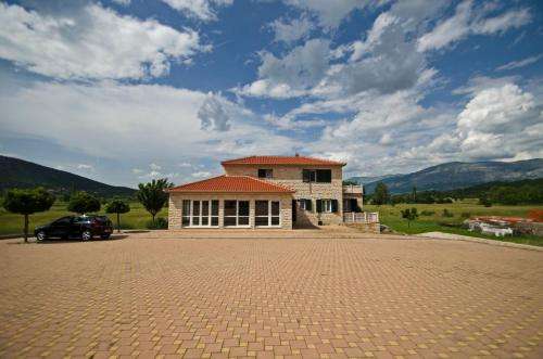 www.visitvrlika.com