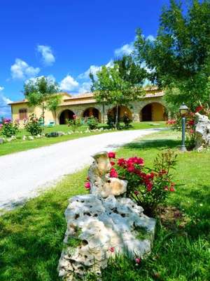 www.agriturismotermesaturnia.com