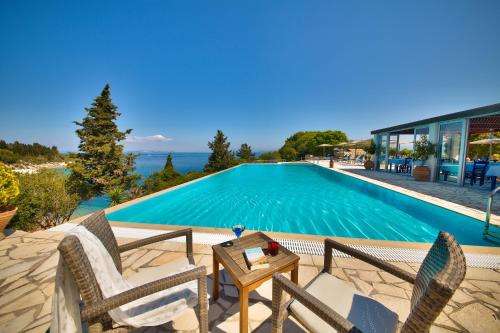 www.paxosglyfada.com