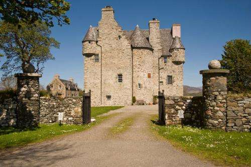 www.barcaldinecastle.co.uk