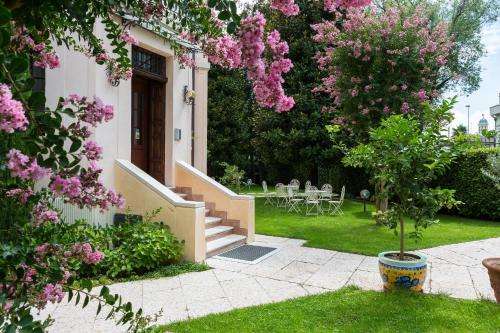 www.residencevillamainard.com
