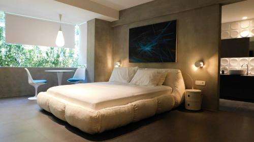 www.101adrianouapartments.com