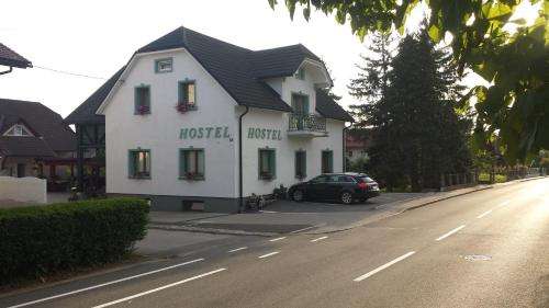 www.hostel-mamashouse.com