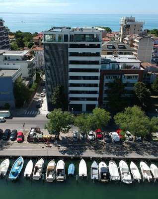 www.aparthotelmiramaregrado.com