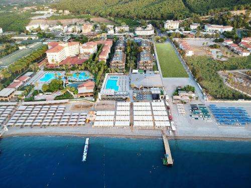 www.sailorsbeachclub.com