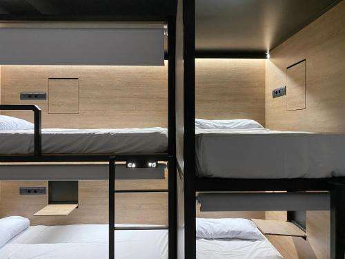 www.motionhostels.com
