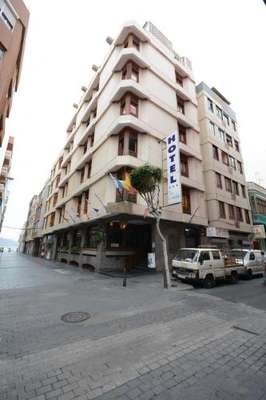 www.aparthotel-laslanzas.com