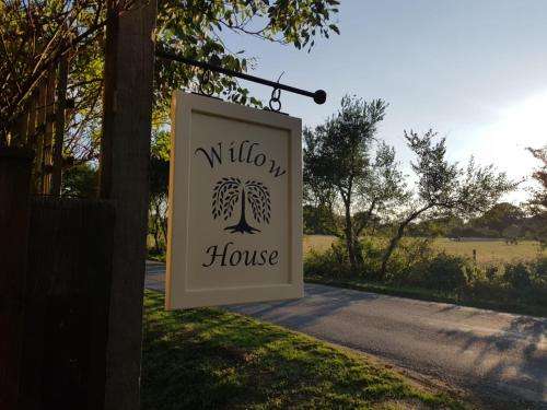 www.willowhousebedandbreakfast.com