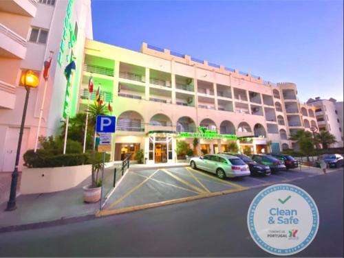 www.aparthotelcalema.com