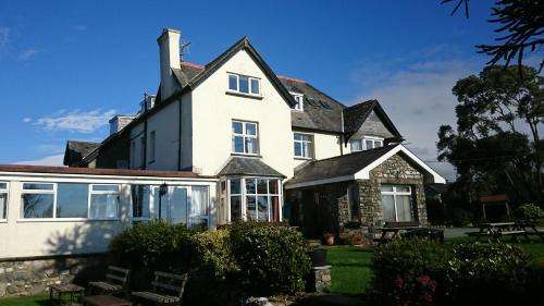 www.cadwganhousehotel.com
