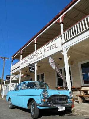 www.whangamomonahotel.co.nz