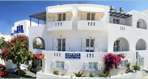 www.hotel-paros.com
