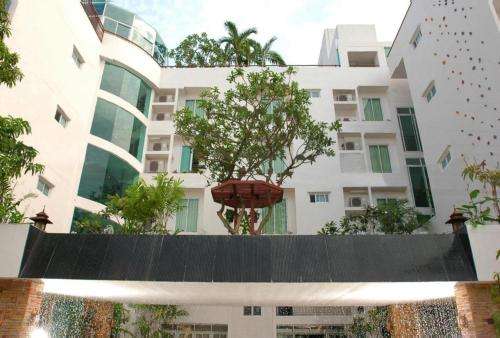 www.bansabaihostel.com