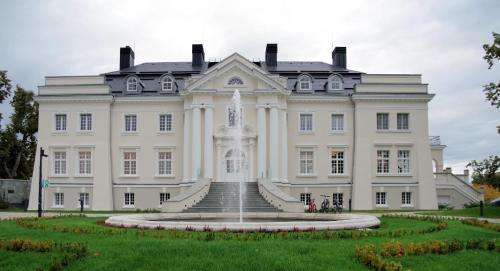 www.palackomierowo.com