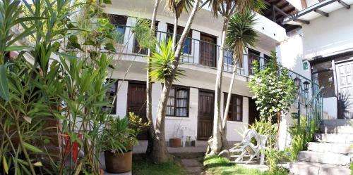 www.auberge-inn-hostal.com